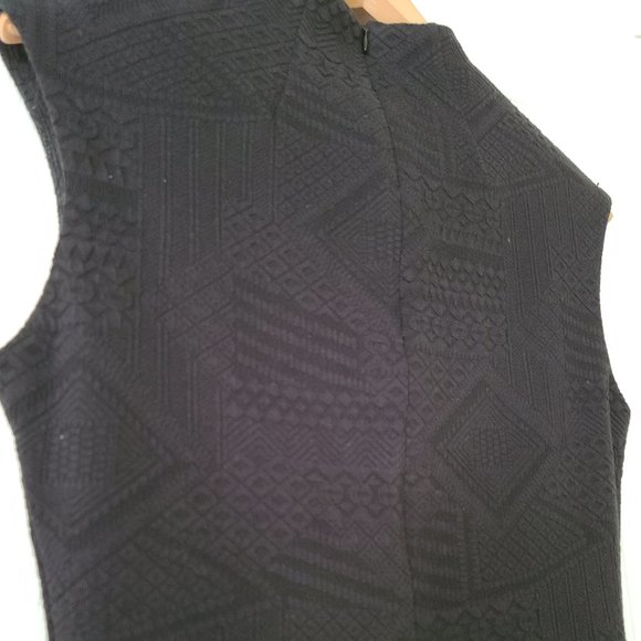 Pleated black structured dress - Picture 8 of 8